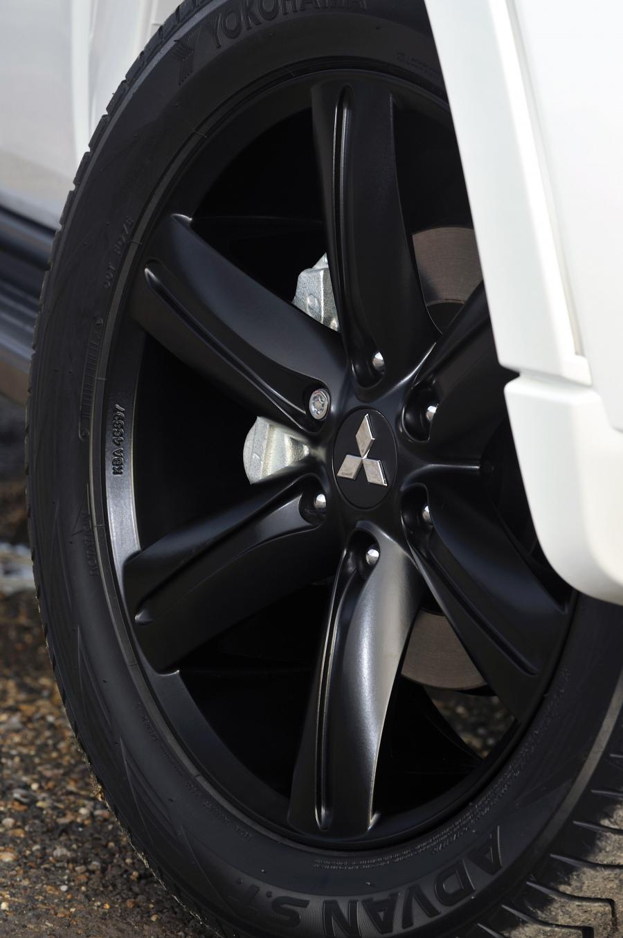  Mitsubishi Shogun Black 2012 года  (UK) (фото 27 из 85)